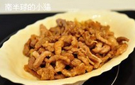 西芹泡椒炒肉丝,捞起备用