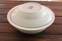 酸辣粉,盖上盖子,泡发20分钟左右