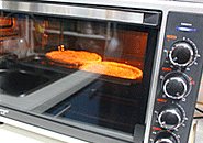 新疆大饼,放入烤盘,烤箱提前10分钟预热200度,中层,选择带热风上下火档,烘烤18-20分钟,表面上色不好可以调高上火到220烤几分钟,最后的时间最好守着,一不小心就糊了。