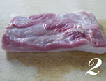 香煎五花肉,将大块的五花肉平放