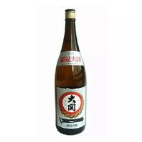酒煮白贝,一丁点油爆香拍碎的蒜瓣，爱吃辣的可在此时加入一些干辣椒一起爆香，加入白贝煮至微微开口，倒入<a style='color:red;display:inline-block;' href='/shicai/ 904'>清酒</a>、<a style='color:red;display:inline-block;' href='/shicai/ 788'>生抽</a>、黄油，煮至完全开口。
