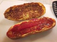新加坡“约翰面包”,煎上5分钟,把番茄酱涂在煎好的法棍上