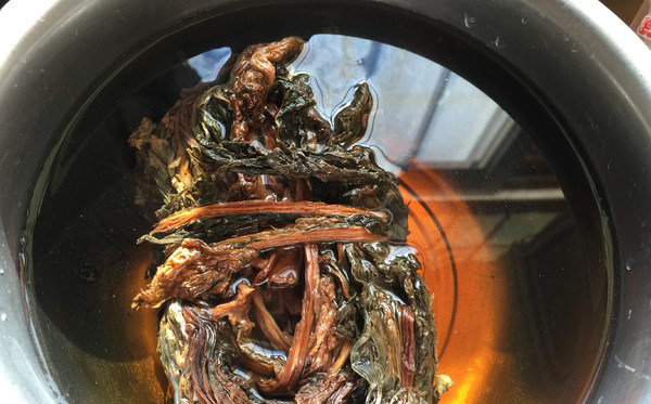 梅干菜烧肉,泡<a style='color:red;display:inline-block;' href='/shicai/ 707'>梅干菜</a>,我买的这个味道真的很浓郁,好喜欢,特别香