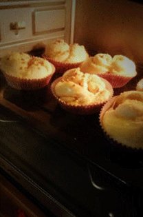 椰蓉面包,烤箱预热180°，上下火15分钟。