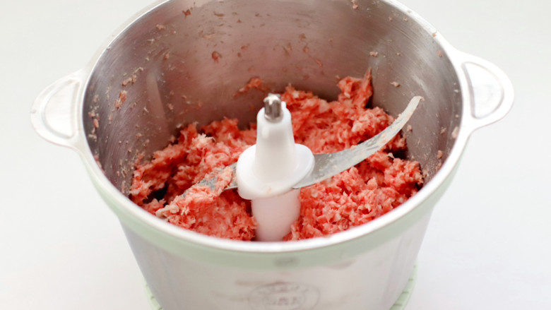 洋葱酱肉包子,绞好的肉末细腻均匀(食品级材质,安全运行用起来更安心哟)