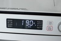 黑巧克力布丁,给水槽加满纯净水后在烤箱上安装好。烤箱选择蒸烤模式,选择有预热,预热温度190°。预热完成后把烤盘放在烤箱下层,用旋钮定时26分钟即可。