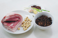 莲蓬扣肉,准备所需材料。
