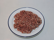 酸汤鲜肉馄饨,猪肉洗净后切丁,然后剁成有肉馅。