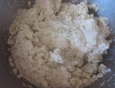 香酥藕圆子,可以加一点肉末进去,再加入一点生粉搅拌均匀,加点盐和<a style='color:red;display:inline-block;' href='/shicai/ 756'>鸡精</a>调味。