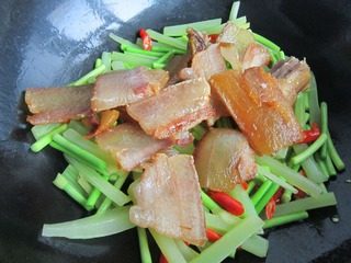 干锅腊肉,加腊肉片