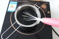 彩色蔬菜芋圆,再加热烧开,冷凉后即为龟苓膏待用。