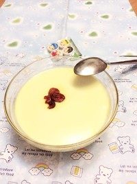 牛奶布丁 ,完成后点缀些果干