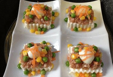 翡翠蒸豆腐,放入蒸锅,大火煮沸蒸6分钟;