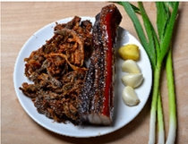 盐菜炒腊肉,准备好主材料,洗净<a style='color:red;display:inline-block;' href='/shicai/ 85026'>青蒜苗</a>。