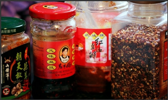 红油羊排锅,准备好炒羊排时的伴料;