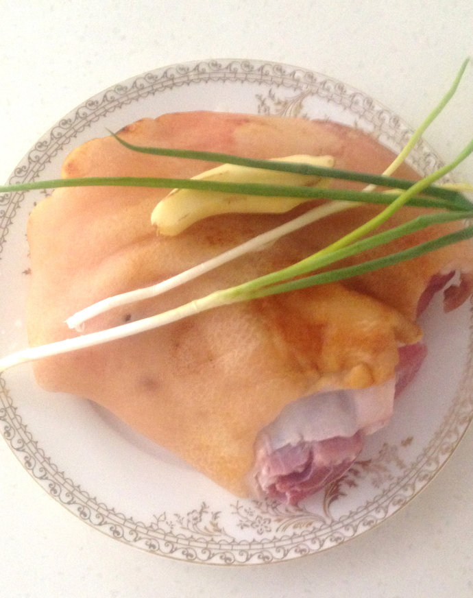 糯米蹄髈,主料辅料