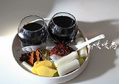 酱牛肉,<a style='color:red;display:inline-block;' href='/shicai/ 138'>大葱</a>切段，酱切片，将<a style='color:red;display:inline-block;' href='/shicai/ 695'>八角</a>、<a style='color:red;display:inline-block;' href='/shicai/ 710'>桂皮</a>、<a style='color:red;display:inline-block;' href='/shicai/ 700'>花椒</a>3、<a style='color:red;display:inline-block;' href='/shicai/ 741'>香叶</a>和<a style='color:red;display:inline-block;' href='/shicai/ 3770'>丁香</a>用纱布包好作为料包。