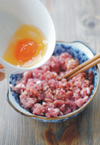 咸蛋黄蒸肉饼,再加一个咸蛋清。