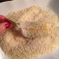 面包糠炸虾,沾满面包糠