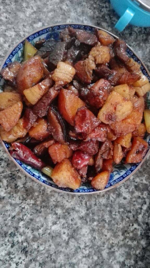 土豆红烧肉