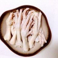 泰式甜辣凤爪,<a style='color:red;display:inline-block;' href='/shicai/ 89'>鸡爪</a>清洗干净 剪去指甲