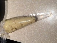 罗马盾牌饼干,面粉拌均匀无干粉,装入裱花袋,袋口剪5mm开口