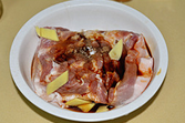年年益寿赛肘花,五花肉取出沥干水份放盆中，加<a style='color:red;display:inline-block;' href='/shicai/ 718'>料酒</a>，<a style='color:red;display:inline-block;' href='/shicai/ 788'><a style='color:red;display:inline-block;' href='/shicai/ 788'>生抽</a></a>，<a style='color:red;display:inline-block;' href='/shicai/ 762'>老抽</a>，盐，<a style='color:red;display:inline-block;' href='/shicai/ 744'>五香粉</a>，<a style='color:red;display:inline-block;' href='/shicai/ 37'><a style='color:red;display:inline-block;' href='/shicai/ 37'>姜</a></a>片。
