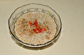 年年益寿赛肘花,生抽，<a style='color:red;display:inline-block;' href='/shicai/ 768'>香醋</a>，<a style='color:red;display:inline-block;' href='/shicai/ 3729'>白糖</a>，蒜粒，姜粒，红椒段放小碗中调均，锅中热油放花椒，<a style='color:red;display:inline-block;' href='/shicai/ 3232'>香葱</a>小火熬香后，捞出<a style='color:red;display:inline-block;' href='/shicai/ 3232'>香葱</a>和花椒不要，放<a style='color:red;display:inline-block;' href='/shicai/ 678'>白芝麻</a>炸至微黄时，连油带芝麻一起倒入，就是料汁。