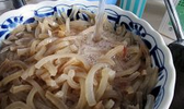 蒜酱皮冻,开锅后,捞出再过冷水冲一下