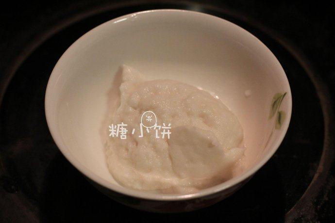 富贵庆余年,鱼去皮去骨去深色鱼肉部分，取600G净鱼肉剁成泥，加葱姜水30G，<a style='color:red;display:inline-block;' href='/shicai/ 3776'>木薯淀粉</a>40G，盐2G和<a style='color:red;display:inline-block;' href='/shicai/ 17'>蛋清</a>15G搅打至有粘性后备用