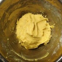 杏仁酥饼,面团大概成型了,就是这样子。