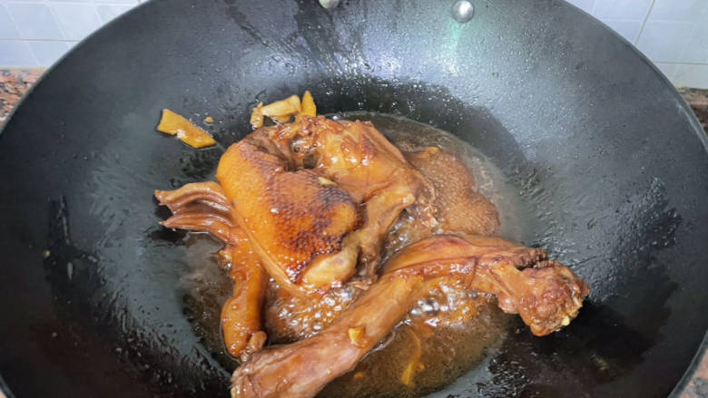 啤酒焗鸭,汁不要收得太干。