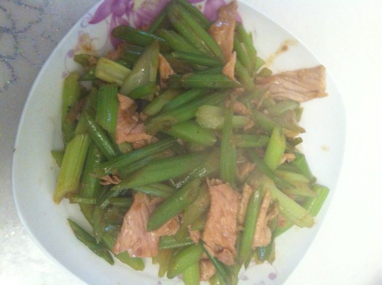 芹菜炒肉