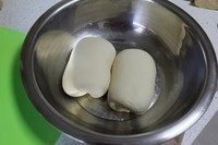 卤面/蒸卤面/豆角焖面,将醒好的面团揉到表面光滑,再醒半小时。