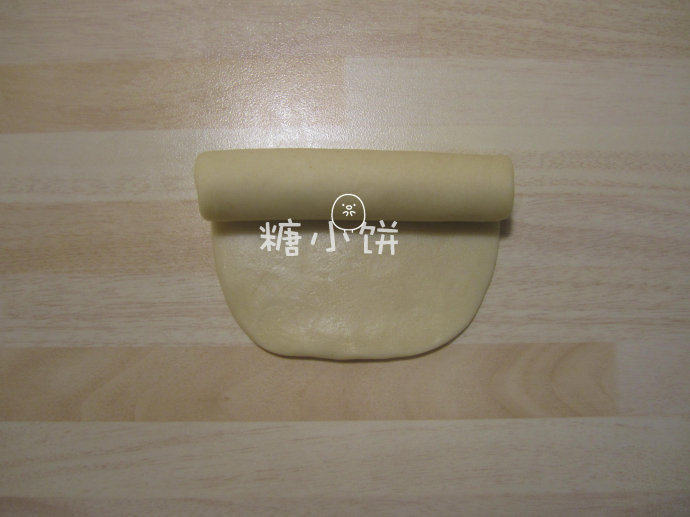 莲花酥,卷起来,收口朝下放置