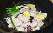 猪肉松,锅中加适量水，放入肉块，<a style='color:red;display:inline-block;' href='/shicai/ 2800'>生姜</a>片，<a style='color:red;display:inline-block;' href='/shicai/ 3232'>香葱</a>，<a style='color:red;display:inline-block;' href='/shicai/ 700'>花椒</a>，<a style='color:red;display:inline-block;' href='/shicai/ 3746'>大料</a>，<a style='color:red;display:inline-block;' href='/shicai/ 710'>桂皮</a>加入<a style='color:red;display:inline-block;' href='/shicai/ 718'>料酒</a>，煮开后，调中小火煮40-60分钟（建议用高压锅，会更节省时间，压20分钟即可）