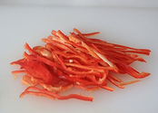 缤纷沙拉拌意大利面,<a style='color:red;display:inline-block;' href='/shicai/ 86647'>红彩椒</a>洗净切丝。