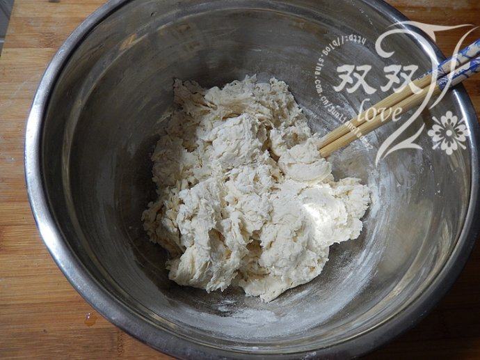 炼乳馒头 ,用筷子搅匀,成絮状