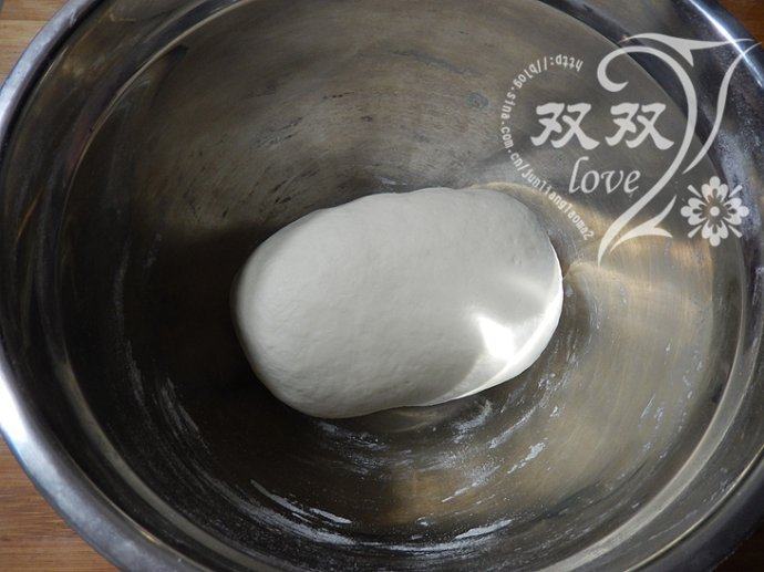 炼乳馒头 ,揉成团,放入盆内,盖保鲜膜,静置温暖处,发酵至2倍大