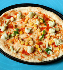 香煎里脊pizza,撒入菜花<a style='color:red;display:inline-block;' href='/shicai/ 500'>玉米</a>煎好的里脊肉,撒入芝士