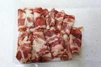 马铃薯炖肉,<a style='color:red;display:inline-block;' href='/shicai/ 9692'>肥牛卷</a>解冻。