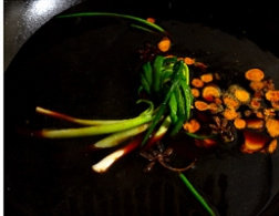 酱油鸽,下<a style='color:red;display:inline-block;' href='/shicai/ 3771'>甘草</a>、<a style='color:red;display:inline-block;' href='/shicai/ 695'>八角</a>、<a style='color:red;display:inline-block;' href='/shicai/ 866'>冰糖</a>。