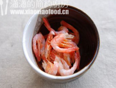 泰式大虾粉丝沙拉,大虾提前去虾头虾壳,有虾籽的话要留下,口感会更好。