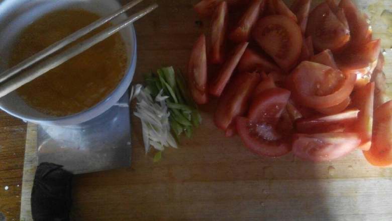 手擀面,将菜切好