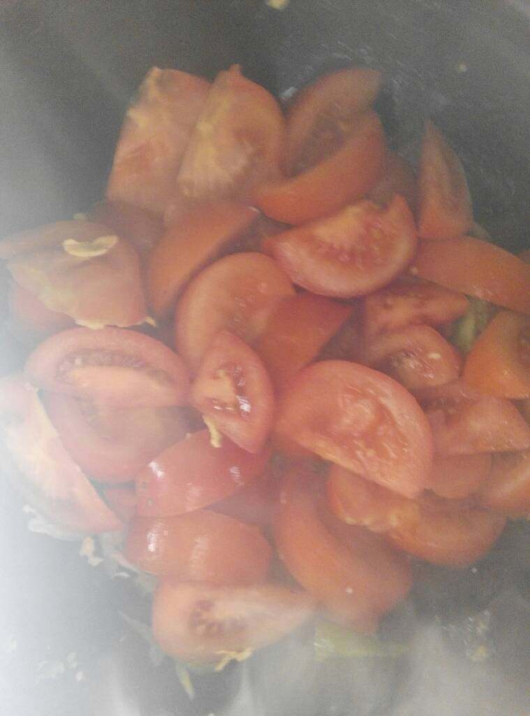 手擀面,放入锅中炒，可以适当添加<a style='color:red;display:inline-block;' href='/shicai/ 3729'>白糖</a>