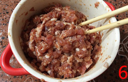 菠菜千层饼,搅匀,备用