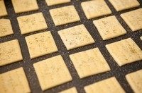 咸味土豆饼干,再撒一些香草料(没有也没关系)