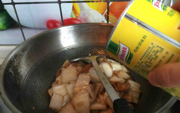 糖醋面筋白菜,加点鸡粉炒匀