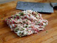 猪肉豆角煎饺,五花肉加<a style='color:red;display:inline-block;' href='/shicai/ 157'>小葱</a>和生<a style='color:red;display:inline-block;' href='/shicai/ 37'>姜</a>斩成泥