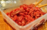 野山椒炒牛肉,用腌肉料腌制片刻